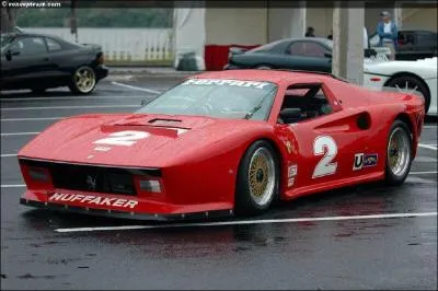 Quelle est cette voiture de compétition ?