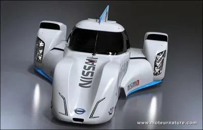 Quelle est cette voiture de compétition ?