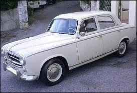 Construite de 1955 à 1966, cette Peugeot est une ...