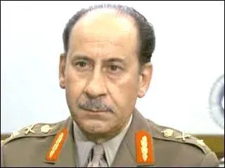 Décembre : Pierre Dux a joué des seconds rôles au cinéma, notamment celui du général de la police mis en cause par le juge d'instruction (Jean-Louis Trintignant) dans un film de Costa-Gavras. Quel est ce film ?