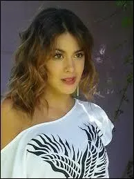 Combien mesure Martina Stoessel ?