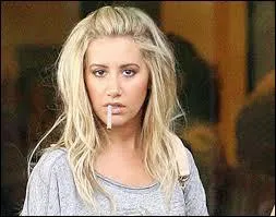 Combien mesure Ashley Tisdale ?