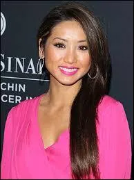 Combien mesure Brenda Song ?