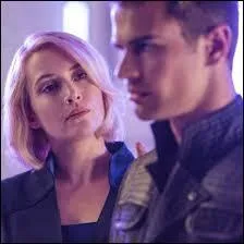 Pourquoi Jeanine transforme-t-elle les audacieux en ses "marionnettes" ?