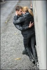 Comment l'histoire se termine-t-elle pour Quatre et Tris ?