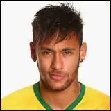 (pour les prochaines questions, une seule réponse sera bonne)
Trouvez les vraies stats de Neymar :