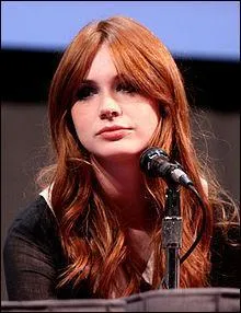 Où est née et a grandi Karen Gillan ? 
