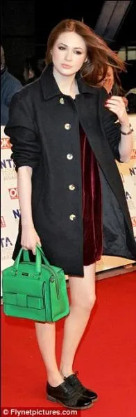 À quel âge Karen Gillan décide-t-elle de devenir actrice ?