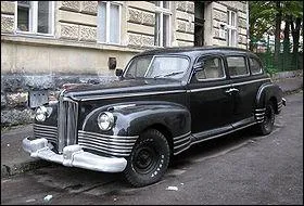 Quel est le nom de la voiture qui est sur cette image ?