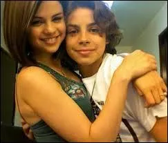 Quel rôle joue-t-il dans "Les sorciers de Waverly Place" ?