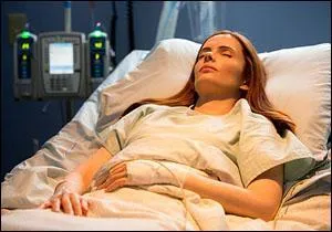 Dans les saisons 1-2, Juliette est dans le coma :