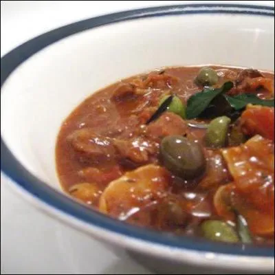 Quel plat est traditionnellement préparé avec du vin blanc ?