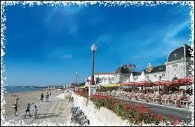 Nous partons à Châtelaillon-Plage, commune picto-charentaise située dans le département n° ...