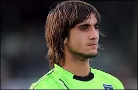 Qui est-ce ? C'est le gardien but du Genoa FC !