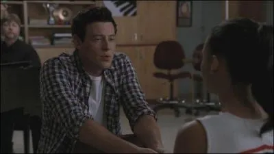 Quelle chanson Finn a-t-il chanté pour Santana lorsqu'elle se sentait mal par rapport à son orientation sexuelle ?