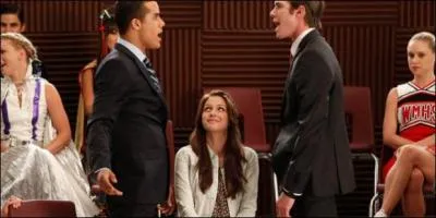 Toujours dans la saison 4, dans l'épisode "Duels de super héros", quelle chanson a été chantée par Ryder et Jake ?