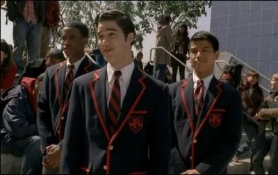 Quelle chanson les Warblers vont-ils chanté pour le départ de Kurt ?