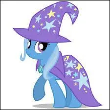 Comment s'appelle la puissante magicienne qui vient donner une représentation à Pony-Ville (deux réponses sont possibles) ?