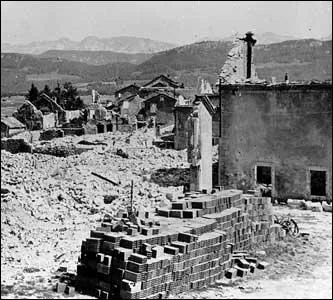 Quel est ce haut-lieu de la Résistance, qui a connu des massacres perpétués par les allemands et qui s'est vu remettre la Croix de la 
Libération, village du Vercors où fut érigé le musée de la Résistance ?