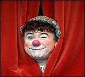 Nous ne regrettons pas d'être venus à cette soirée car ----- "paillasse" nous a beaucoup égayés.