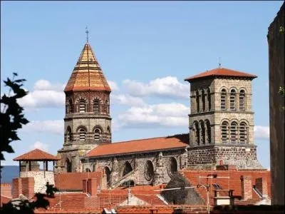 Dans quel département verrez-vous les reliques de saint Julien dans l'église de Brioude du même nom?