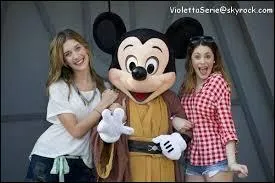 Quelles sont les langues que parle Tini ?