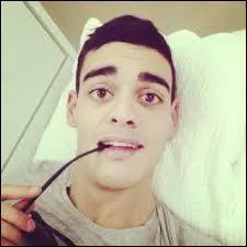 Quel est le nom de l'assistant de Cauet ?