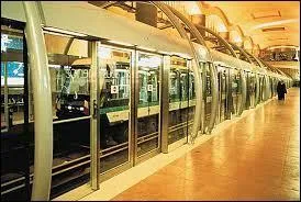 Pourquoi dans certaines stations de métro y a-t-il des barrières vitrées ?