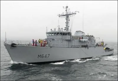 "L'Aigle" est un navire construit &agrave; Lorient et mis en service en 1987. Il est bas&eacute; &agrave; Brest. C'est un :