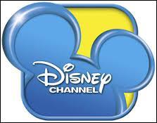 Quelle est la série parlant d'amour, d'amitié et de musique qui cartonne sur Disney Channel ?