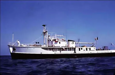 O se droulrent les premires explorations de la Calypso, clbre navire du commandant Cousteau?