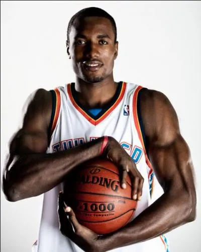 Quel surnom les commentateurs amricains peuvent-ils utiliser plusieurs fois  chaque match de Serge Ibaka ?