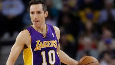 Comment surnomme-t-on Steve Nash le meneur deux fois MVP avec la franchise des Phoenix Suns ?
