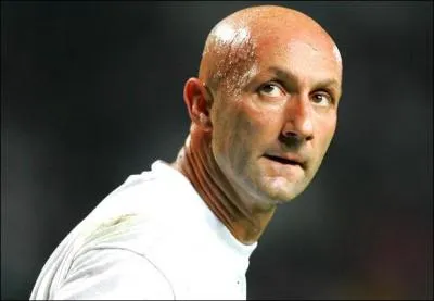 Qui est ce clbre joueur de l'ancienne quipe de France ?