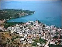 A qui taient ddis les temples rvls lors de fouilles ?