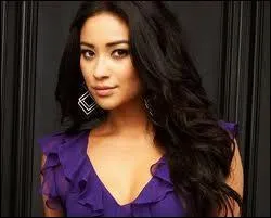Qui est l'actrice qui joue le rle d'Emily Fields ?