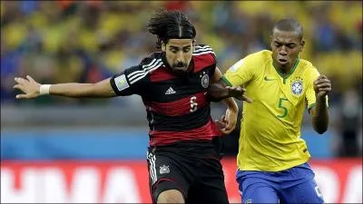 Lors de la demi-finale Br�sil-Allemagne , le Br�sil n'aura pas Neymar et Thiago Silva, donc ils �choueront au portes de la grande finale mais quel sera le score ?