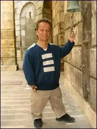 Comment s'appelle le nain qui mne aux portes ?