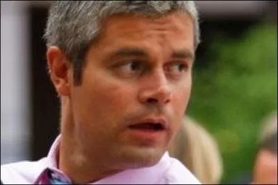 Total va supprimer 555 emplois, malgr ses profits. Comment a ragi Laurent Wauquiez, secrtaire d'Etat  l'Emploi?