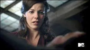 Comment s'appelle la nouvelle prof ?