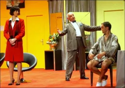 De confusion en pièce de théâtre pour se transformer en intrigue italienne.