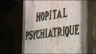Quel est le nom de la clinique psychiatrique où se trouve Arhamine ?