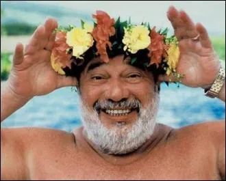  Mais qu'est-ce tu bois Doudou dis-donc  ? C'tait la question pose  Carlos dans un clip publicitaire  la fin des annes 70. Mais oui, que buvait-il ?