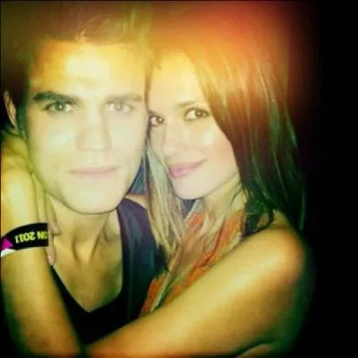 Est-ce que ce couple a exist ? ( Stefan et Meredith )