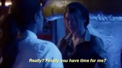 De qui Paige McCullers a t jalouse car ces personnes s'approchaient d'Emily ?