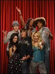 Comment s'appelle l'quipe de basket dont Troy est le capitaine ?