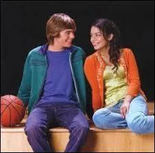 Que font les amis de Troy et Gabriella pour les sparer ?