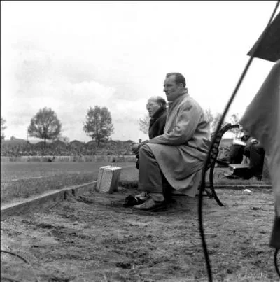Après les différents comités de sélection, je suis le tout premier sélectionneur unique de l'équipe de France de football, ce fut en 1964, je suis...