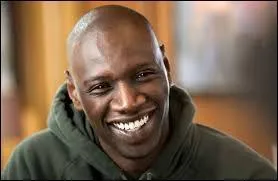 Il est n  Trappes dans les Yvelines le 20 janvier 1 978, il est acteur et humoriste franais qui est connu pour avoir jou dans  Intouchables ,  De l'autre ct du priph ,  Les seigneurs ,  X-men ,  Nos jours heureux . Il s'appelle :