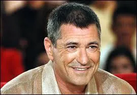 C'est un acteur, un humoriste et un ralisateur franais n le 17 mai 1 954, il est maintenant g de 60 ans. Il est n en France  Fontaine-Luyres. Il s'appelle :